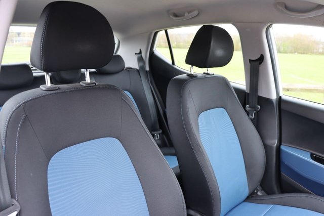 2015 HYUNDAI I10 - Photo 11