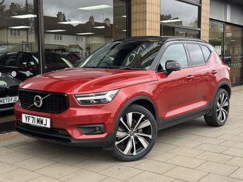 2021 VOLVO XC40