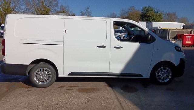 2020 VAUXHALL VIVARO - Photo 2