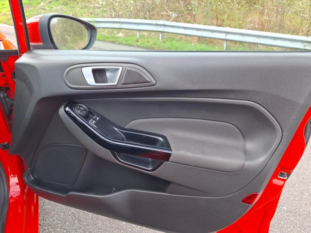 2016 FORD FIESTA - Photo 6