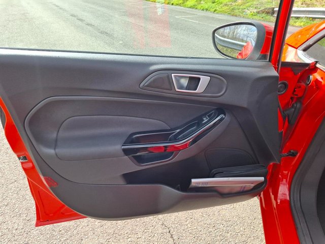 2016 FORD FIESTA - Photo 7