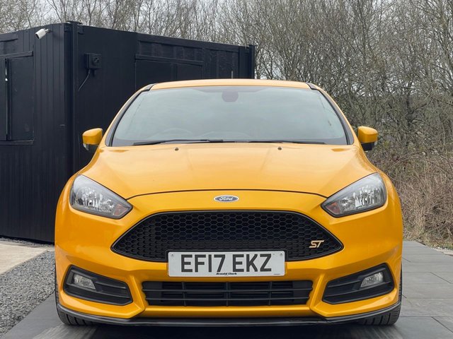 2017 FORD FOCUS - Photo 2