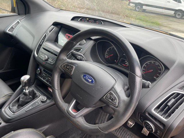 2017 FORD FOCUS - Photo 4