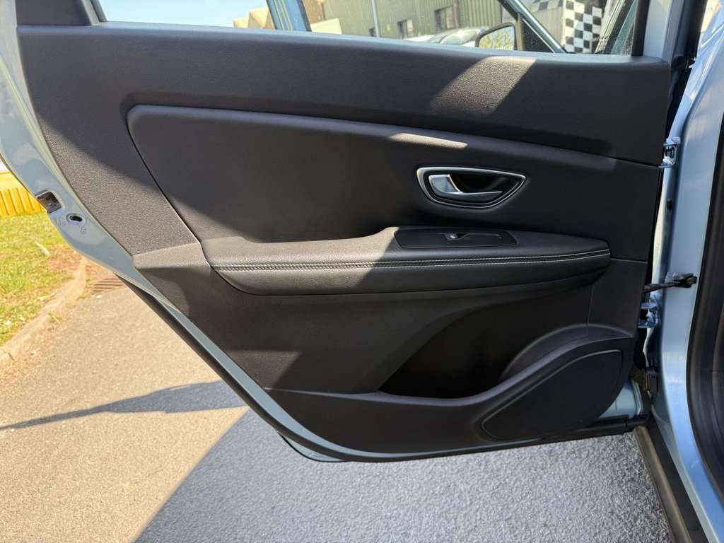 USED 2018 18 RENAULT GRAND SCENIC 1.5h dCi Hybrid Assist Dynamique Nav MPV 5dr Diesel Hybrid Manual Euro 6 (s/s) (110 ps) Rear Camera, Sat Nav