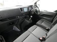 USED 2023 72 VAUXHALL VIVARO 3100 2.0 D 145 BHP L2 LONG PRO EDITION 6 DOOR SAT NAV | AIR CON | 145 BHP | L2 LONG