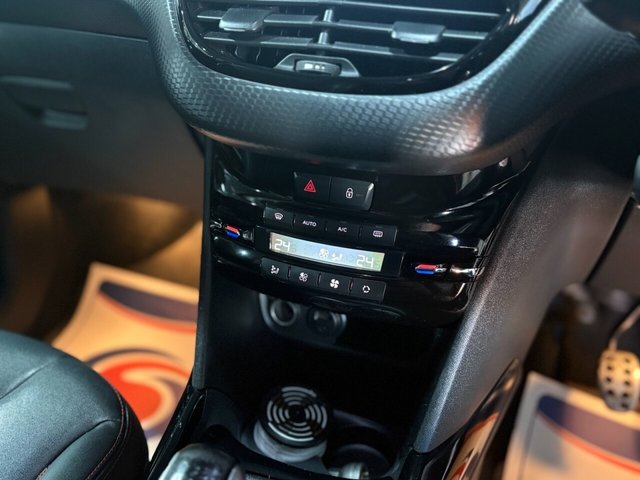 2017 PEUGEOT 2008 - Photo 11