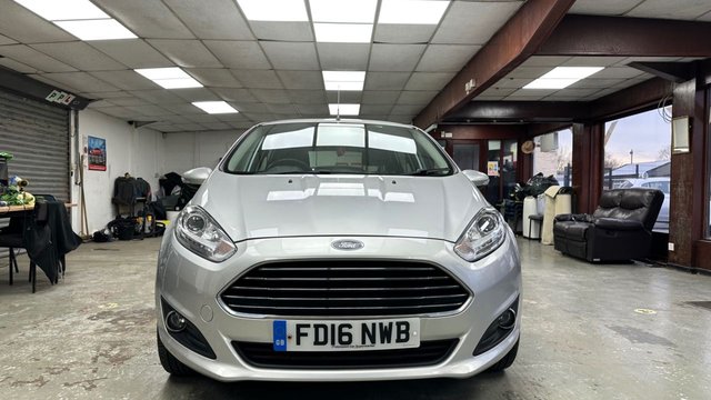 2016 FORD FIESTA - Photo 2