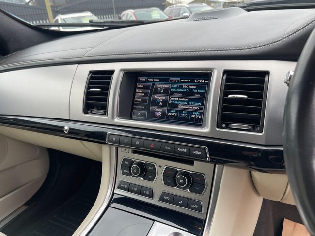 2015 JAGUAR XF - Photo 10