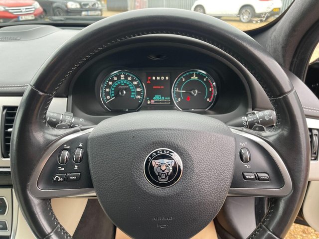 2015 JAGUAR XF - Photo 9