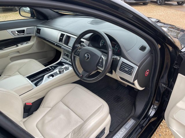 2015 JAGUAR XF - Photo 8