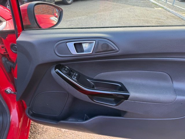 2015 FORD FIESTA - Photo 11