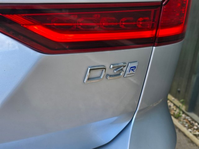 2019 VOLVO V60 - Photo 9