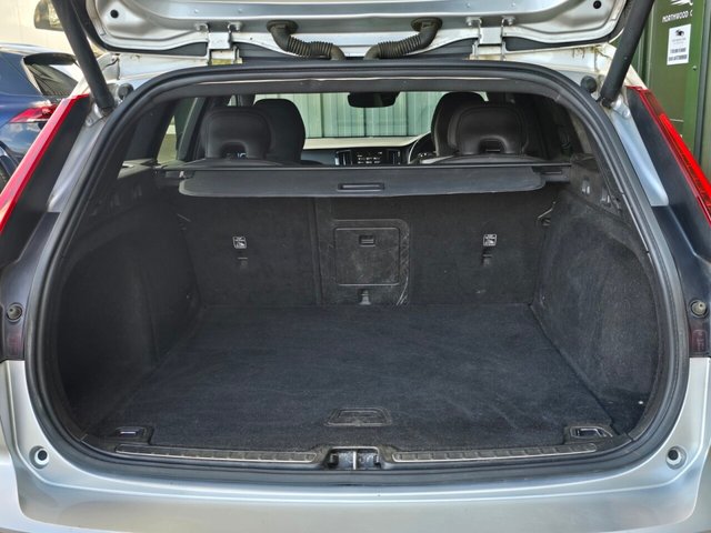 2019 VOLVO V60 - Photo 11