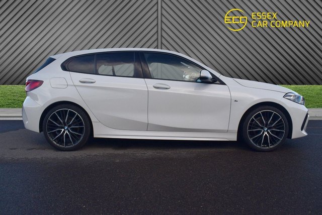 2022 BMW 1 SERIES - Photo 8