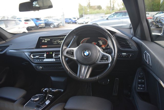 2022 BMW 1 SERIES - Photo 3