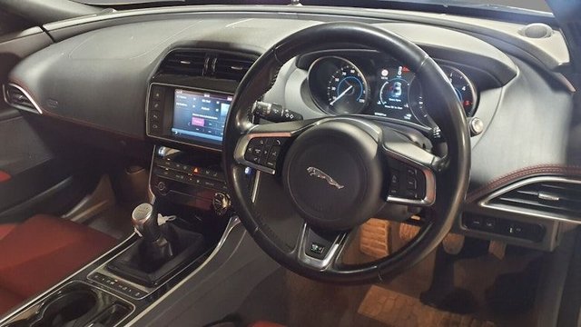 2016 JAGUAR XE - Photo 4