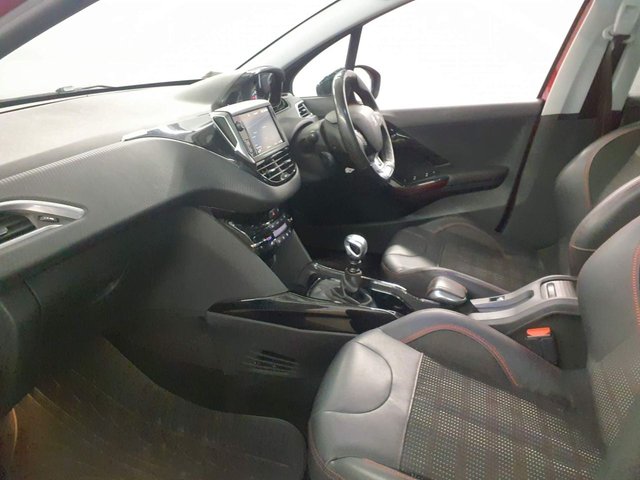 2017 PEUGEOT 2008 - Photo 8