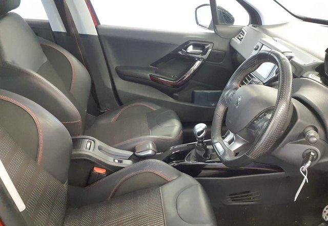 2017 PEUGEOT 2008 - Photo 2