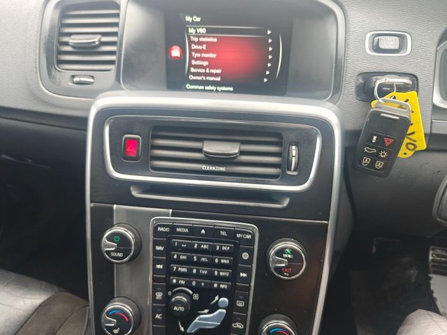 2017 VOLVO V60 - Photo 7