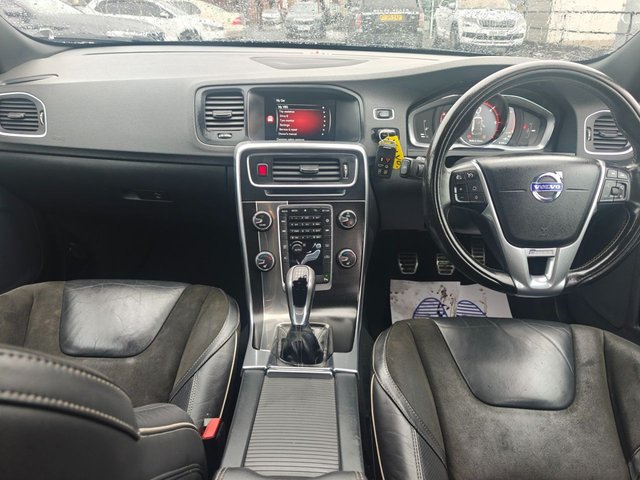 2017 VOLVO V60 - Photo 8