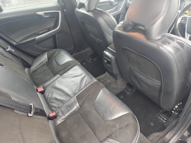 2017 VOLVO V60 - Photo 6