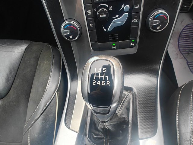 2017 VOLVO V60 - Photo 9