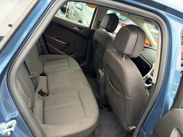 2015 VAUXHALL ASTRA - Photo 10