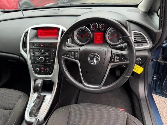 2015 VAUXHALL ASTRA - Photo 12