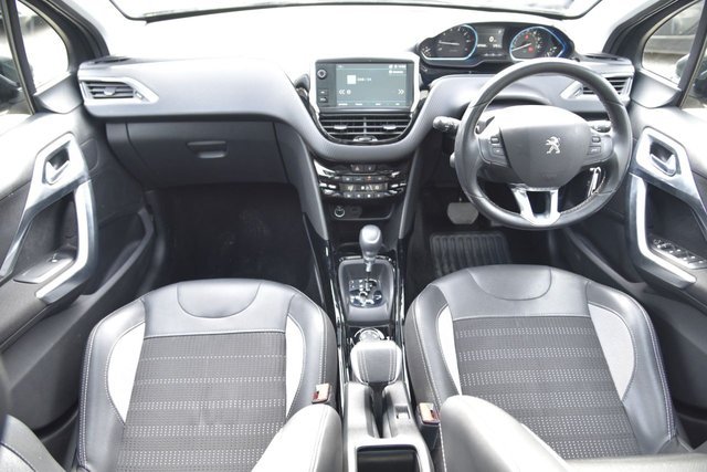 2019 PEUGEOT 2008 - Photo 2