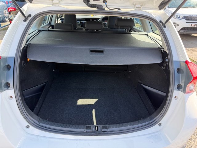 2017 TOYOTA AURIS - Photo 8