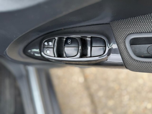 2017 NISSAN JUKE - Photo 9