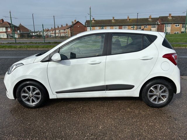 2015 HYUNDAI I10 - Photo 4