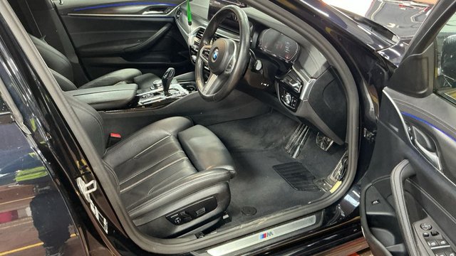 2022 BMW 5 SERIES - Photo 8