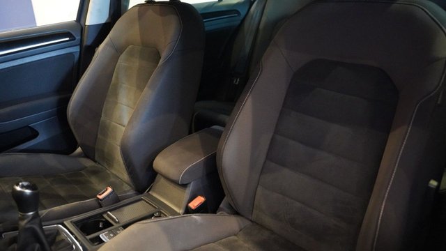 View our VOLKSWAGEN GOLF