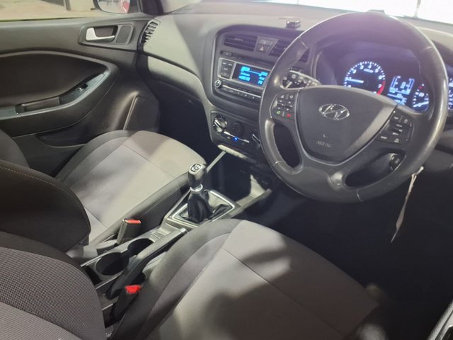 2015 HYUNDAI I20 - Photo 4
