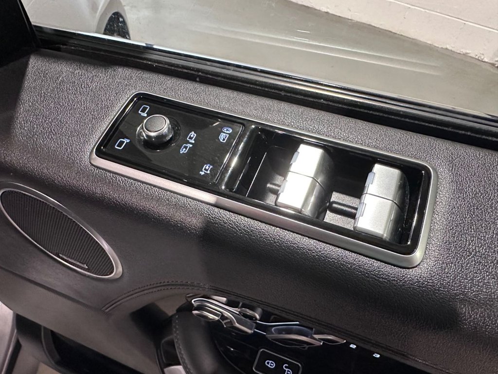 USED 2020 70 LAND ROVER RANGE ROVER 3.0 SD V6 Vogue SUV 5dr Diesel Auto 4WD Euro 6 (s/s) (275 ps) 