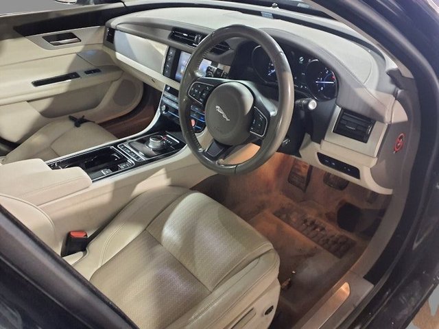 2016 JAGUAR XF - Photo 3