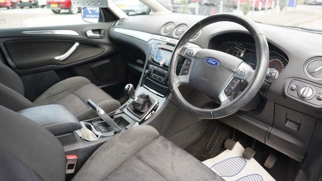 2013 FORD S-MAX 2.0 TDCi Titanium MPV 5dr Diesel Manual Euro 5 (163 ps) - Photo 2