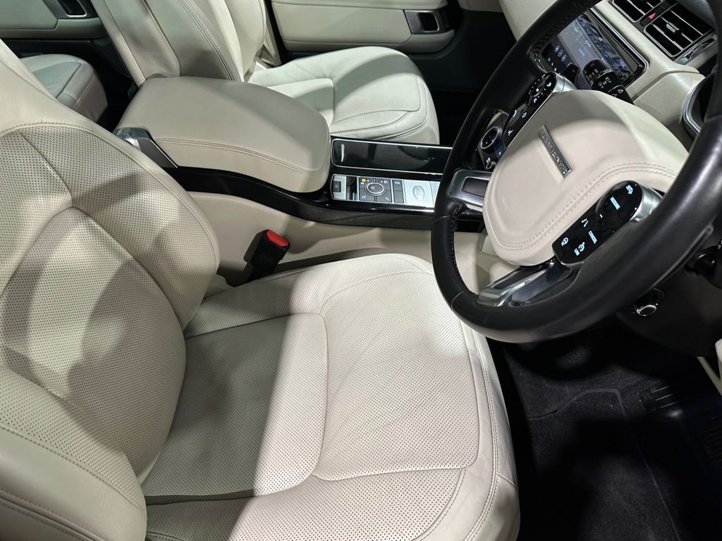 USED 2019 69 LAND ROVER RANGE ROVER 3.0 SD V6 Vogue SUV 5dr Diesel Auto 4WD Euro 6 (s/s) (275 ps) 