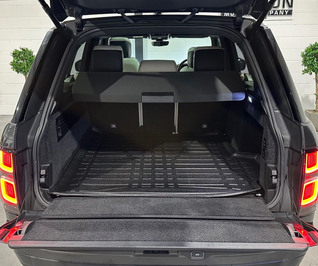 USED 2019 69 LAND ROVER RANGE ROVER 3.0 SD V6 Vogue SUV 5dr Diesel Auto 4WD Euro 6 (s/s) (275 ps) 