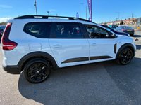 USED 2022 72 DACIA JOGGER 1.0 TCe Extreme SE MPV 5dr Petrol Manual Euro 6 (s/s) (110 ps) 2 OWNERS FROM NEW* 7 SEATS* SAT NAV* REVERSE CAMERA* PARKING SENSORS* CRUISE CONTROL* ELECTRIC HANDBRAKE* AUTO START / STOP* ECO MODE* 6 SPEED* BRAKE ASSIST* BLIND SPOT DETECTION* AIR CON* HEATED SEATS