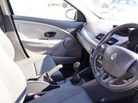 USED 2012 61 RENAULT MEGANE 1.6 16V Pzaz Hatchback 5dr Petrol Manual Euro 5 (100 ps) * LOWER MILEAGE GOLDEN OLDIE *