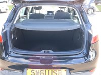 USED 2012 61 RENAULT MEGANE 1.6 16V Pzaz Hatchback 5dr Petrol Manual Euro 5 (100 ps) * LOWER MILEAGE GOLDEN OLDIE *