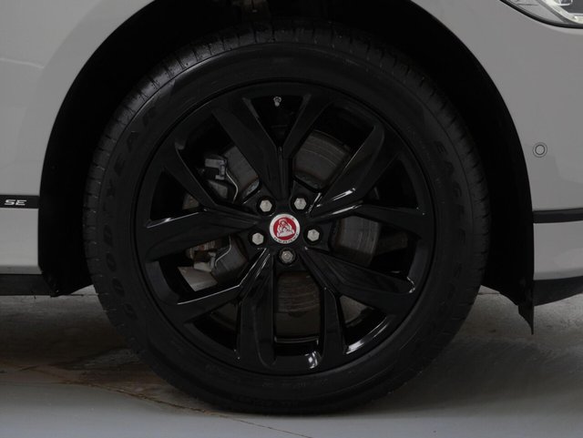 2021 JAGUAR I-PACE - Photo 10
