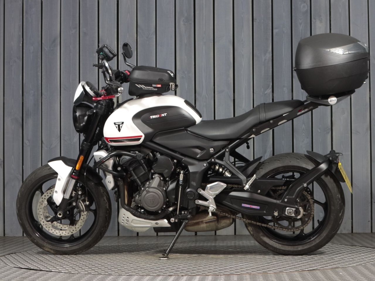 TRIUMPH Trident 660