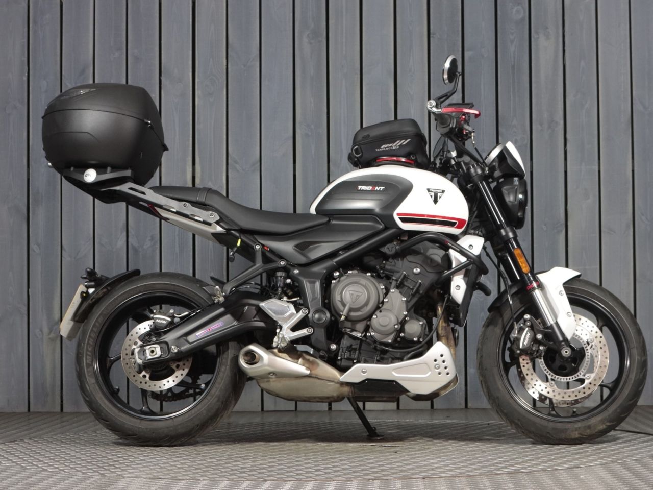 TRIUMPH Trident 660