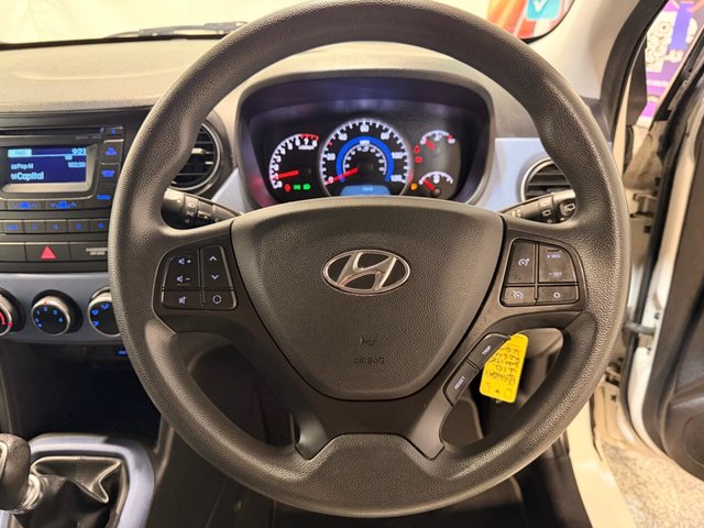 2015 HYUNDAI I10 - Photo 9