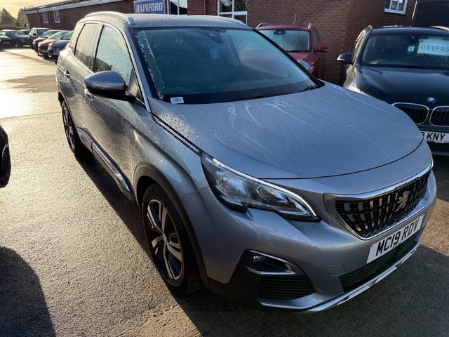 2019 PEUGEOT 3008 - Photo 2