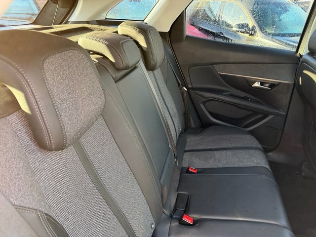 2019 PEUGEOT 3008 - Photo 8