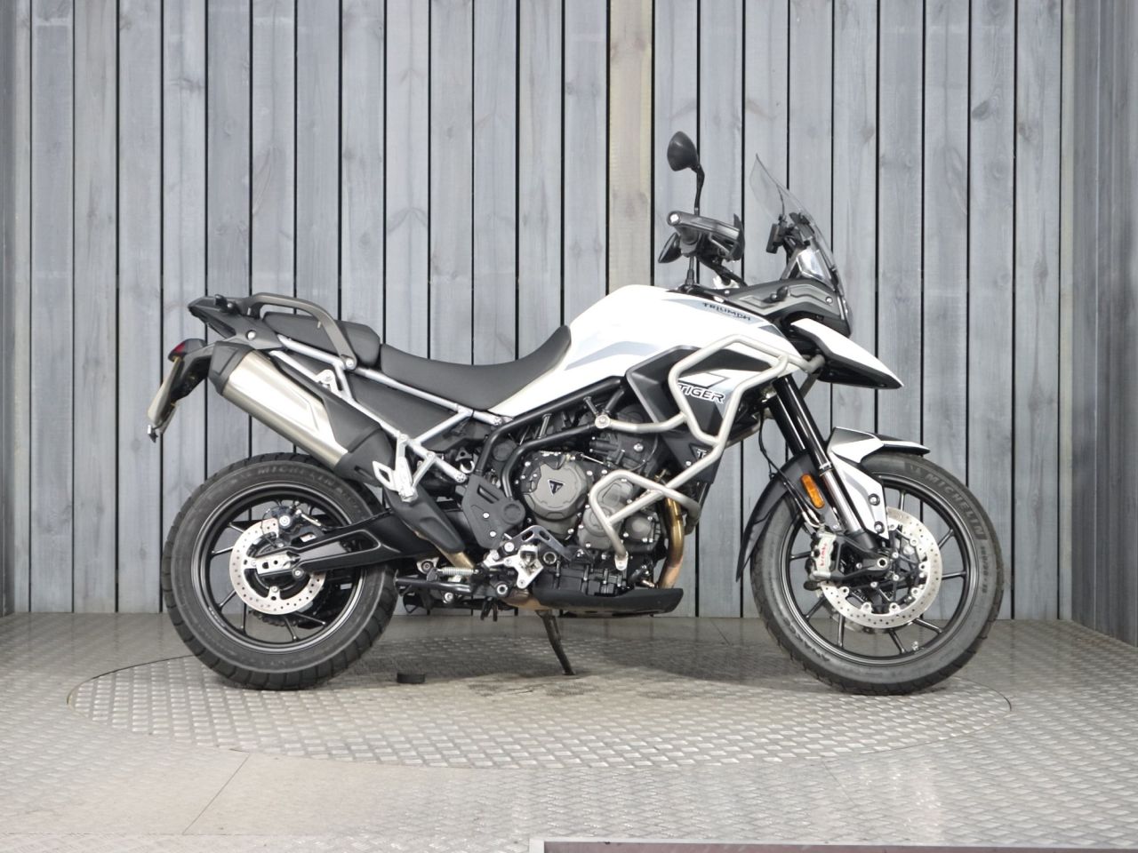 TRIUMPH TIGER 900